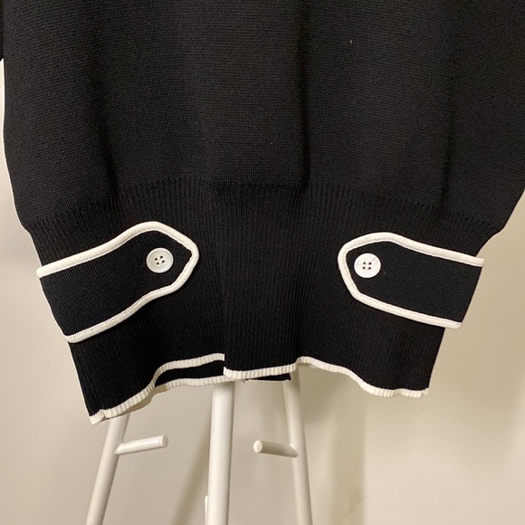 Black top - Picture 3 of 4